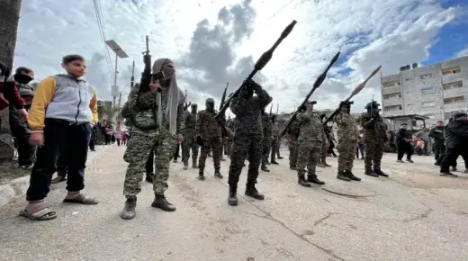 تصاعد التوتر بين إسرائيل وحماس بعد تسليم جثة أسير.. مشاورات أمنية تكشف نيات عدوانية جديدة