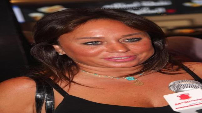 إنجي علي تدعم أشرف زكي بعد الوعكة الصحية الأخيرة