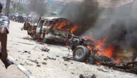 إنفجار بسيارتين مفخختين وإطلاق نار في مقديشو