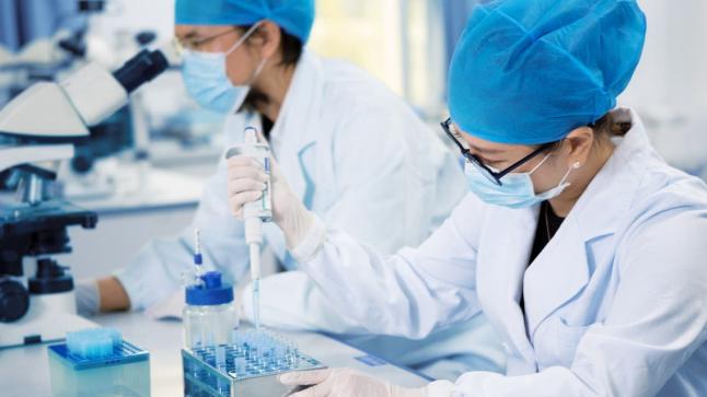 اثنان من علماء الأوبئة: علماء صينيون صنعوا كورونا في المختبر .. لدينا أدلة!