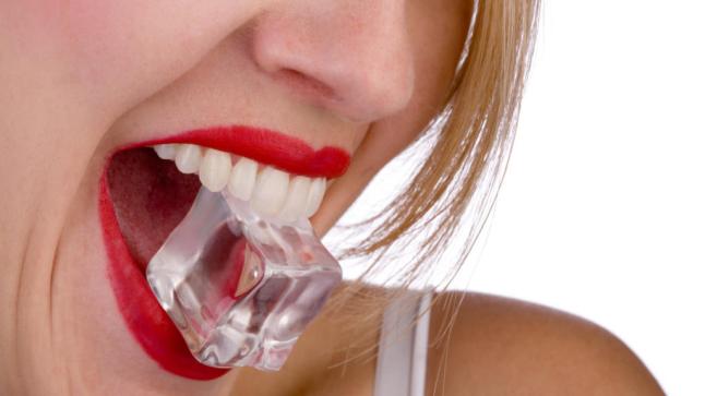 اكل الثلج | فوائد واضرار اكل الثلج للانسان