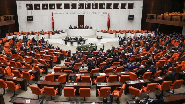 مناقشة البرلمان التركي لمذكرة إعلان حالة الطوارئ في البلاد