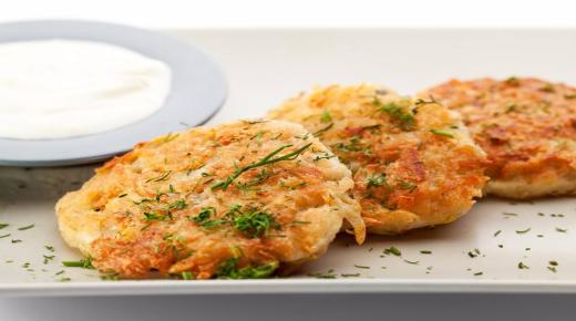 بتكليفات بسيطة.. تعرفِ على طريقة تحضير فطائر البطاطس المقرمشة