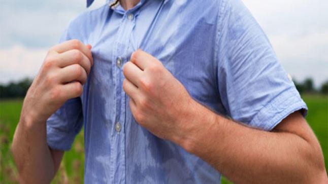 بينها انقطاع الطمث.. أسباب التعرق المفرط أثناء الليل