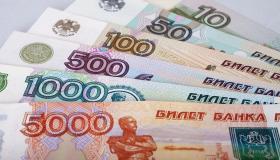 انخفاض كبير في قيمة الروبل بسبب التهديد بعقوبات أمريكية جديدة