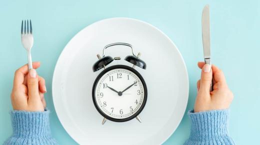 يساعد في إنقاص الوزن.. تعرف على فوائد الصيام المتقطع