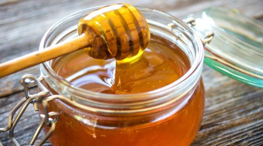 أبرزها العسل.. أطعمة تعالج الأرق