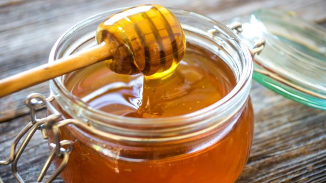 أبرزها العسل.. أطعمة تعالج الأرق