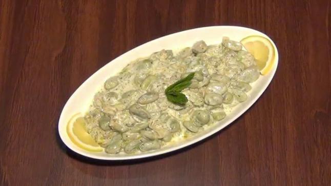 تعالى كل.. طريقة تحضير الفول الأخضر باللبن