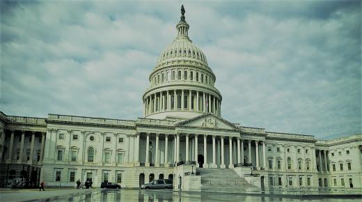 الكونجرس الأمريكي يدعو لسحب القوات الأمريكية والصواريخ من قواعد الخليج