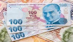 الليرة التركية تواصل الانخفاض أمام الدولار