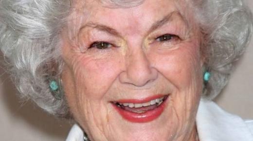 الفنانة الأمريكية بابرا هيل الأخيرة من طاقم عمل بيرى ماسون ترحل عن الدنيا