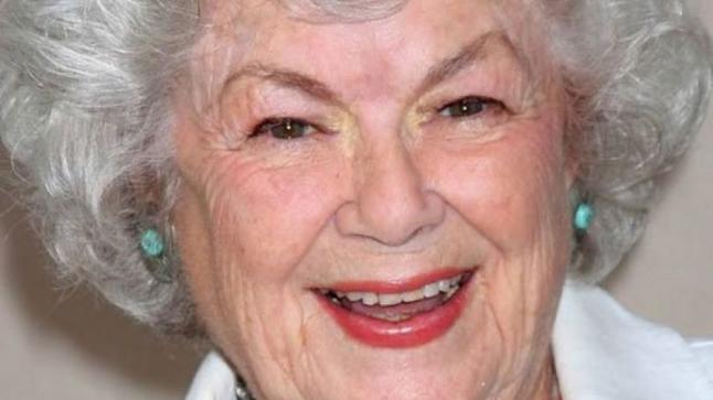 الفنانة الأمريكية بابرا هيل الأخيرة من طاقم عمل بيرى ماسون ترحل عن الدنيا