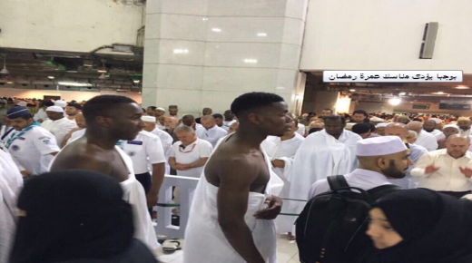 بوجبا يؤدي مناسك العمرة بعد فوز يونايتد