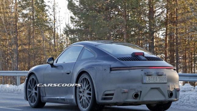 صور تجسسية جديدة لسيارة بورش 911 أثناء إختبارها