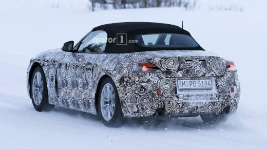أحدث الصور لسيارة بي إم دبليو Z5 التي تم مؤخراً إختبارها في الأجواء الباردة لتظهر تفاصيلها المميزة .