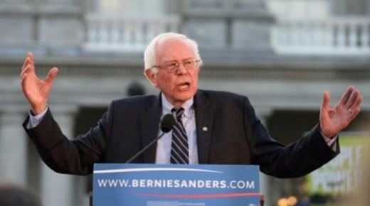 بيرني ساندرز يعبر عن دعمه لكلينتون رغم تسريبات ويكيليكس