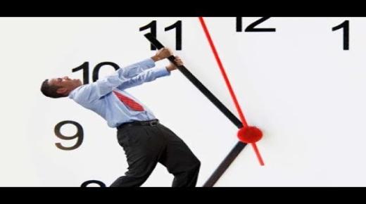 تفسير حلم التأخير على موعد في المنام