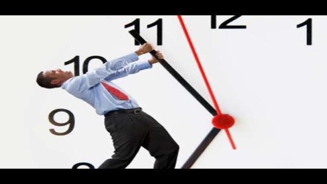 تفسير حلم التأخير على موعد في المنام