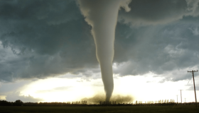 تفسير حلم الإعصار في المنام للعزباء