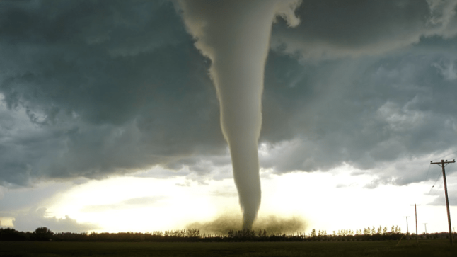 تفسير حلم الإعصار في المنام للعزباء