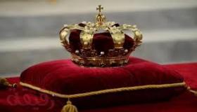 تفسير حلم تقبيل يد الملك في المنام