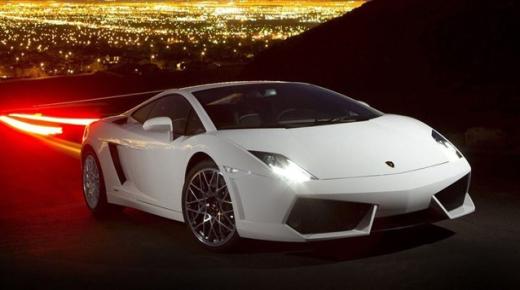 تفسير حلم رؤية شخص في سيارة بيضاء فخمة