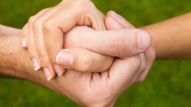 تفسير حلم مسك يد رجل للعزباء