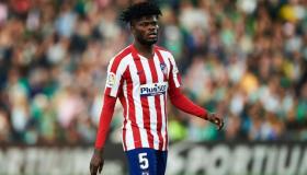أتليتكو مدريد يضع شروطه للموافقة على بيع توماس بارتي