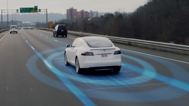 توقعات تيسلا بقدوم السيارات الذاتية القيادة في 2019