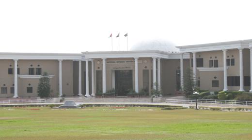 هجوم على جامعة في باكستان وسقوط قتلى وجرحى
