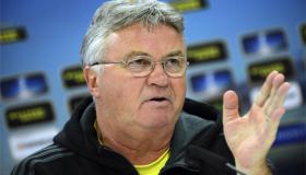 الهولندي جوس هيدينك يهدد لاعبي البلوز