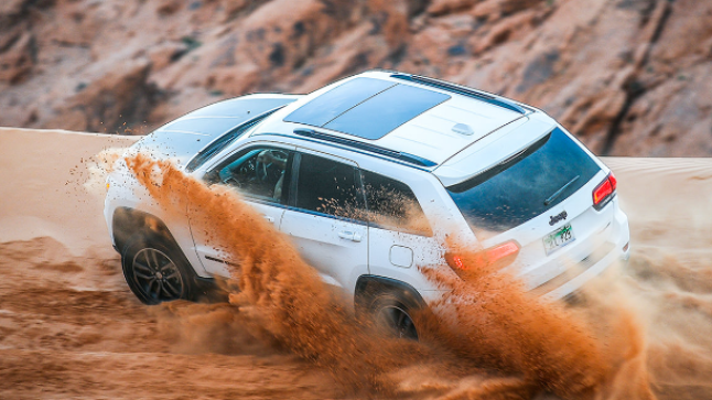 تعرف على تصميم ومواصفات نسخ محركات جيب جراند شيروكي تريل هوك 2017