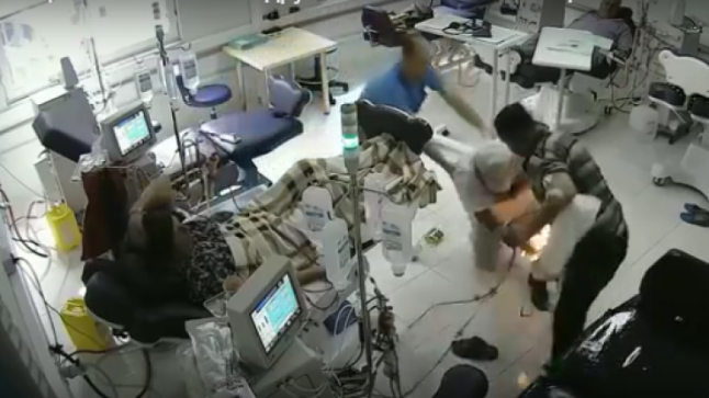 مجرم يحرق مرضى وهم على قيد الحياة في ألبانيا