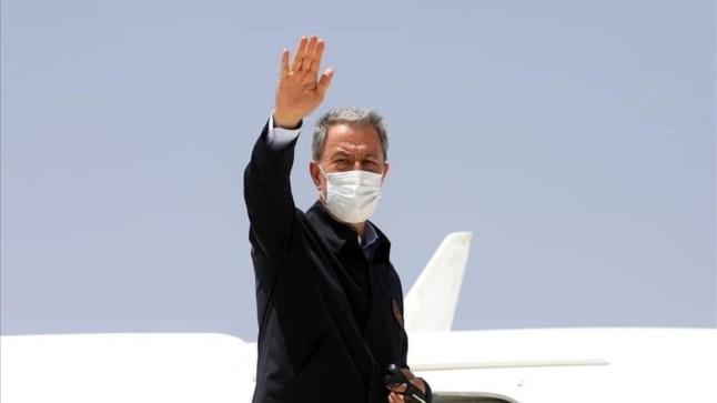 هبوط طائرة وزير الدفاع التركيا في معيتيقة دون علم السلطات الليبية