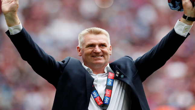 تقارير: أستون فيلا يقرر الإطاحة بمدربه دين سميث رغم البقاء في الدوري الإنجليزي