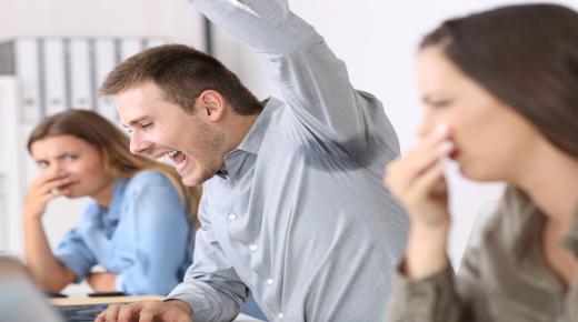 لرائحة منعشة.. استخدمِ الزيوت العطرية كي تخلصك من رائحة العرق الكريهة