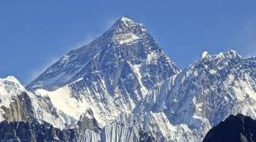 رحلات الى قمة افرست