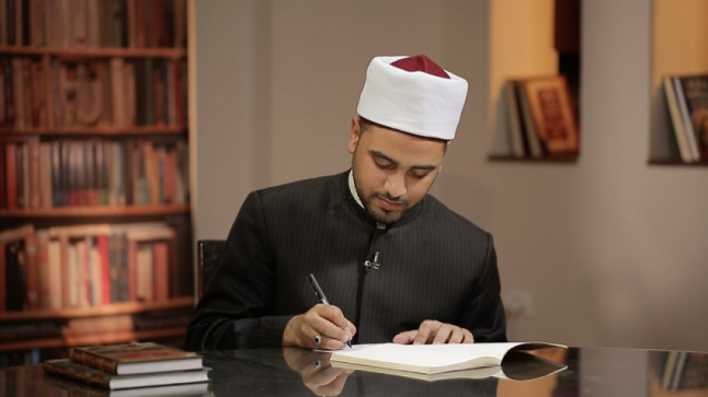 اليوم يستعد علماء الأزهر الشريف لمناقشة رواية ” سيدنا ” للداعية مصطفى الأزهري