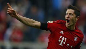 كارلو أنشيلوتي يؤكد على ضرورة تجديد عقد روبرت ليفاندوفسكي