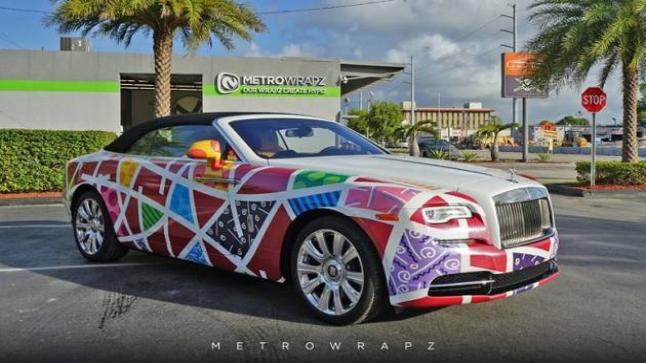 اجمل صور لسيارة رولز رويس داون الإنجليزية التي تحصل على تغليف عجيب من إبداع الفنان البرازيلي Britto