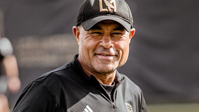 زكي عبد الفتاح: عودة الدوري المصري قرار سليم