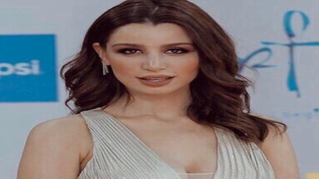 سارة التونسي تكشف كواليس مشاركتها في مسلسل 100 وش