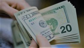 ارتفاع سعر صرف الدولار في البنوك المصرية.. والحكومة تلجأ لتقليل استيراد القمح