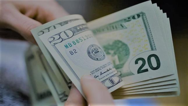 ارتفاع سعر صرف الدولار في البنوك المصرية.. والحكومة تلجأ لتقليل استيراد القمح