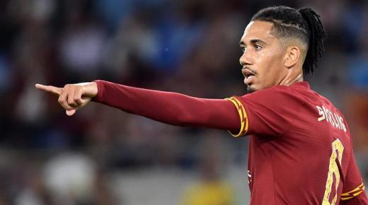 روما يتوصل لاتفاق مع مانشستر يونايتد من أجل ضم مدافعه