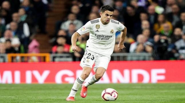 تقارير: تشيلسي يرغب في الحصول على خدمات ريجيليون ظهير ريال مدريد