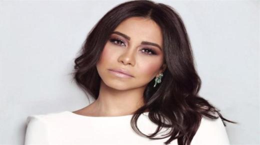 شيرين عبد الوهاب تنعي وفاة “ماما سناء”