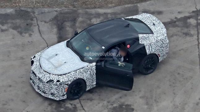 أجدد الصور التجسسية لسيارة شيفروليه كمارو المختبئة خلف التمويهات