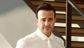 صابر الرباعي يطرح كليب “جريدة الرجل الثاني” غدا